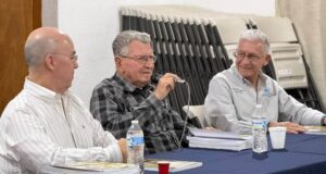 Presenta su libro Don Héctor Rene Robles Tena