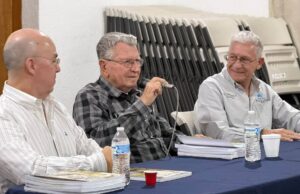 Presenta su libro Don Héctor Rene Robles Tena